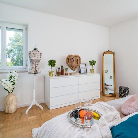Eg Links-Wunderschoene 70M Grosse 2-Zimmer City Wohnung Naehe Salzburg Freilassing Exterior photo