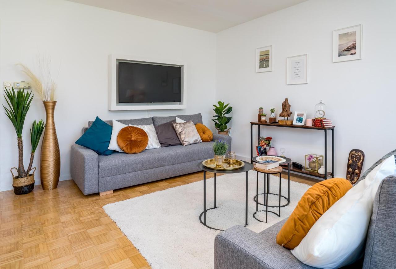 Eg Links-Wunderschoene 70M Grosse 2-Zimmer City Wohnung Naehe Salzburg Freilassing Exterior photo